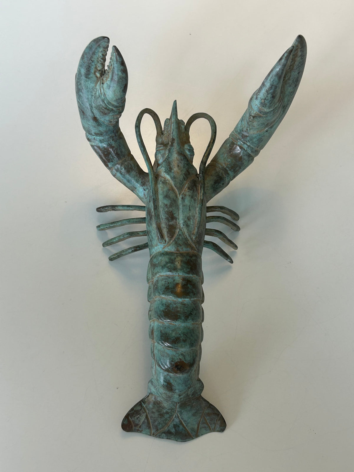 Patineret bronzeskulptur af hummer – levende grøn/blå irring og markante kløer – 20 cm - billede 17