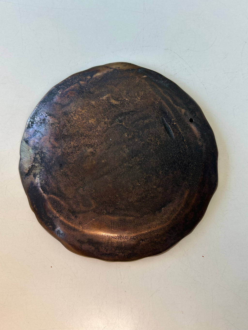Vintage bronze vægrelief – fe med børn og blomsterbort – Ø15 cm - billede 4
