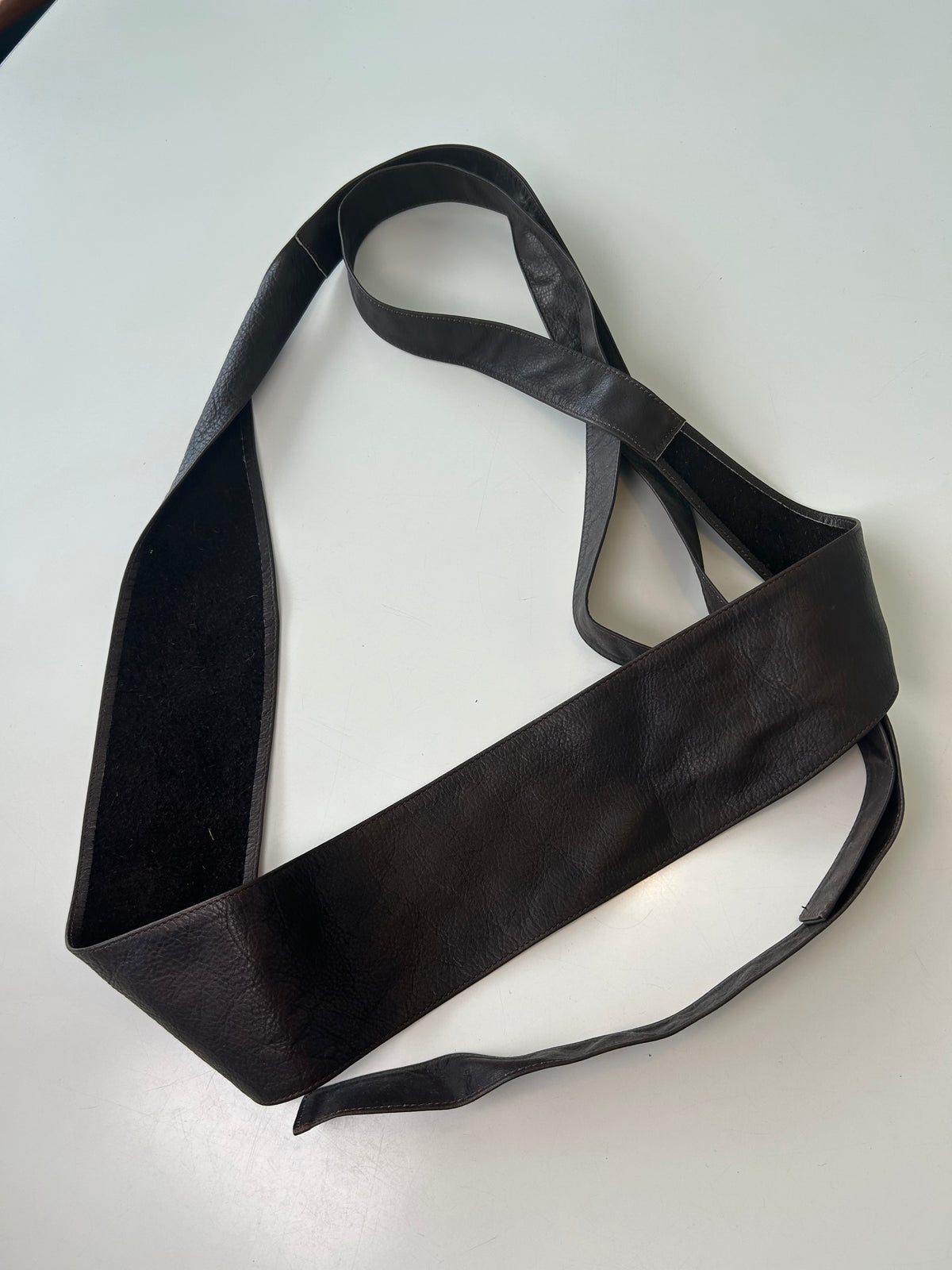 Langt mørkebrunt læder-viklebælte / obi-bælte – 272 cm - billede 1