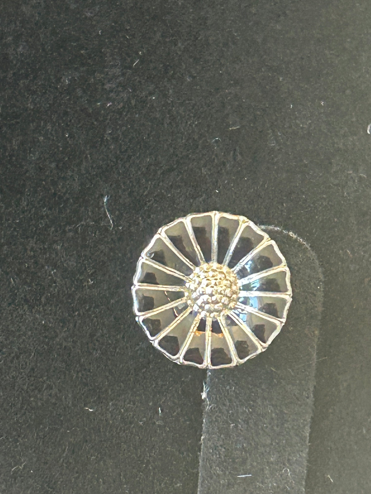 Georg Jensen Daisy smykkesæt – sorte margueritter, halskæde og ørestikker