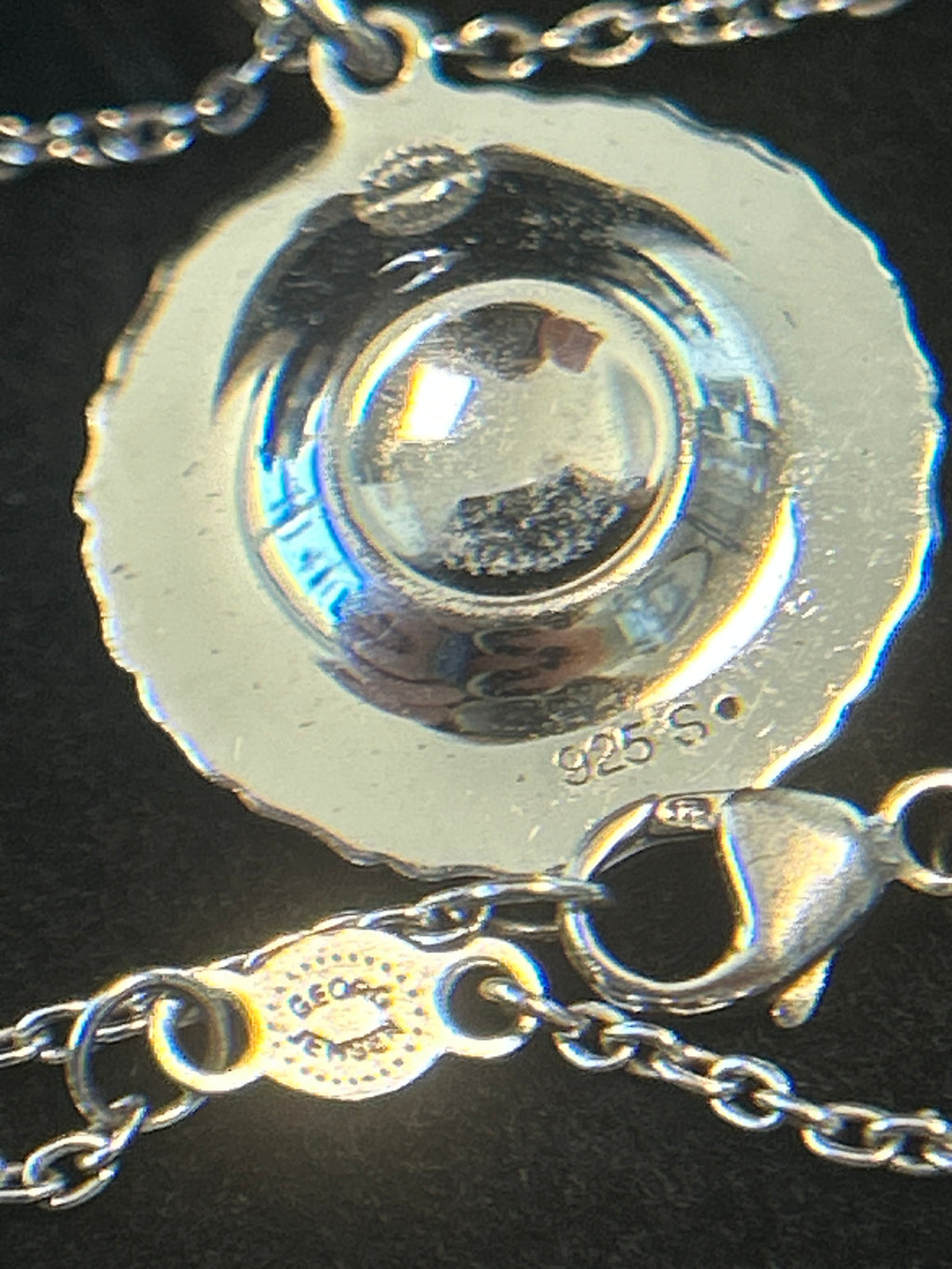 Georg Jensen Daisy smykkesæt – sorte margueritter, halskæde og ørestikker