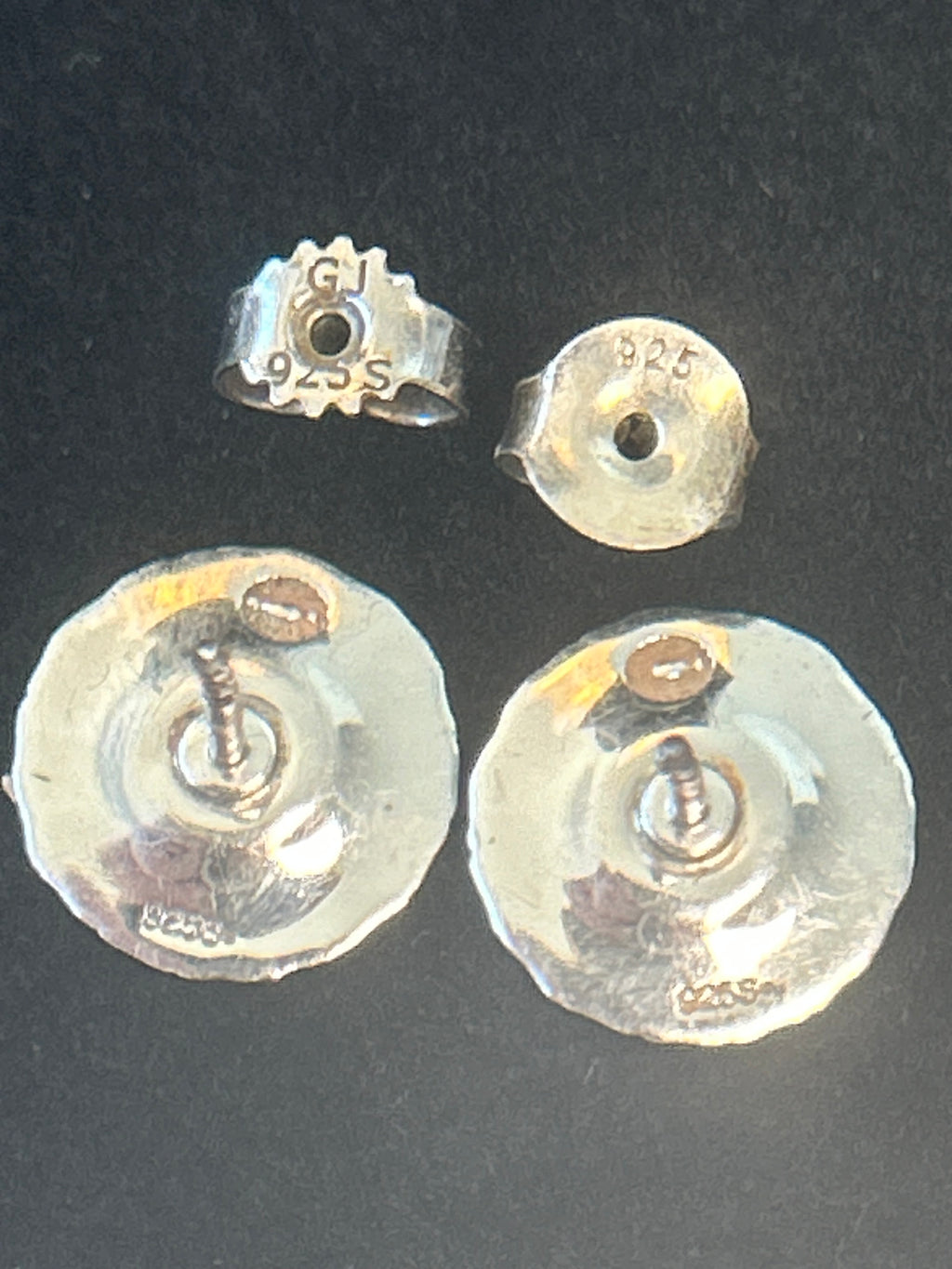 Georg Jensen Daisy smykkesæt – sorte margueritter, halskæde og ørestikker