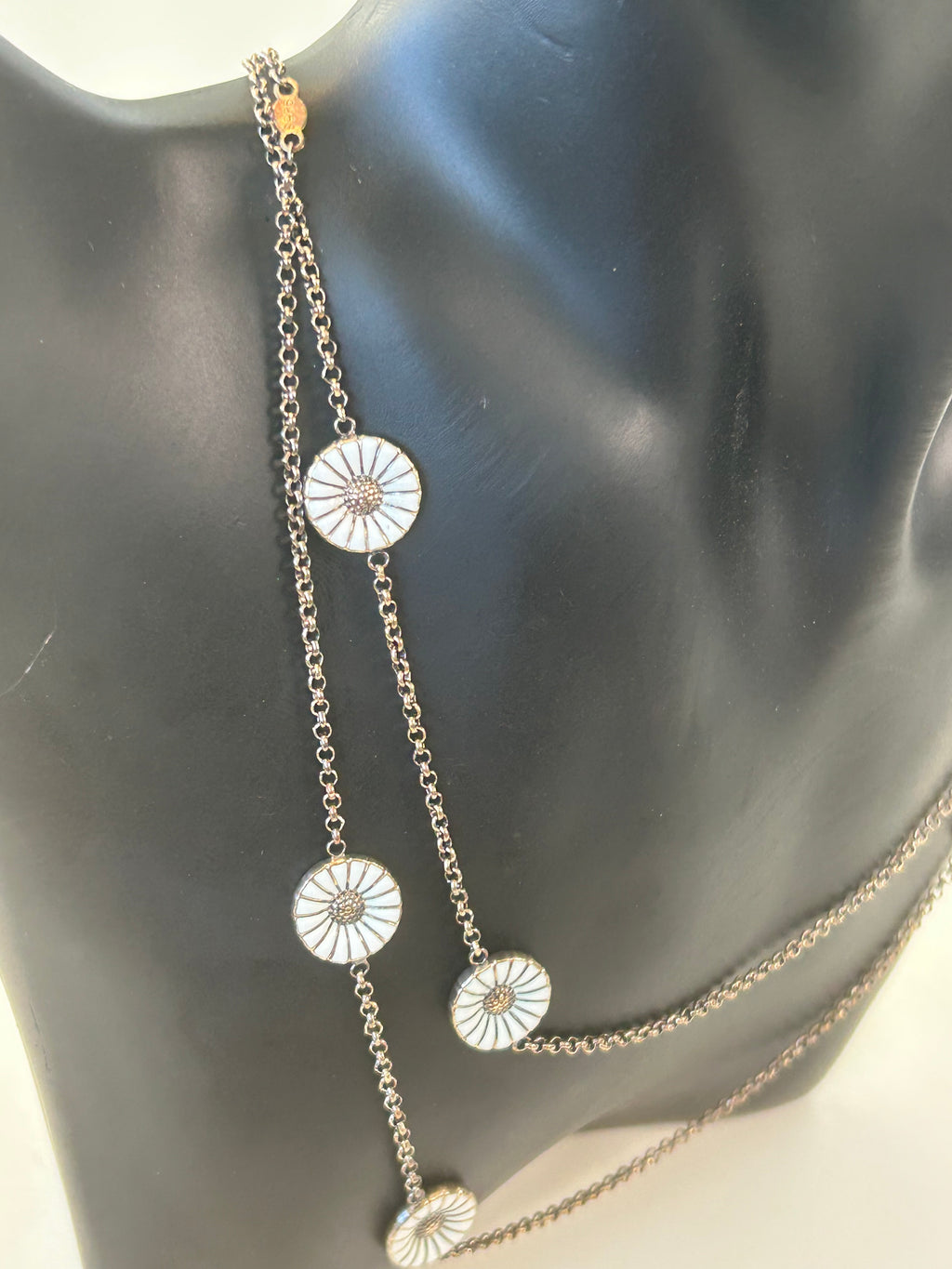 Georg Jensen Daisy sautoir halskæde med 12 margueritter – 97 cm