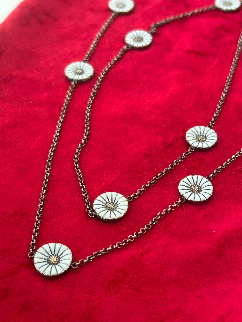 Georg Jensen Daisy sautoir halskæde med 12 margueritter – 97 cm
