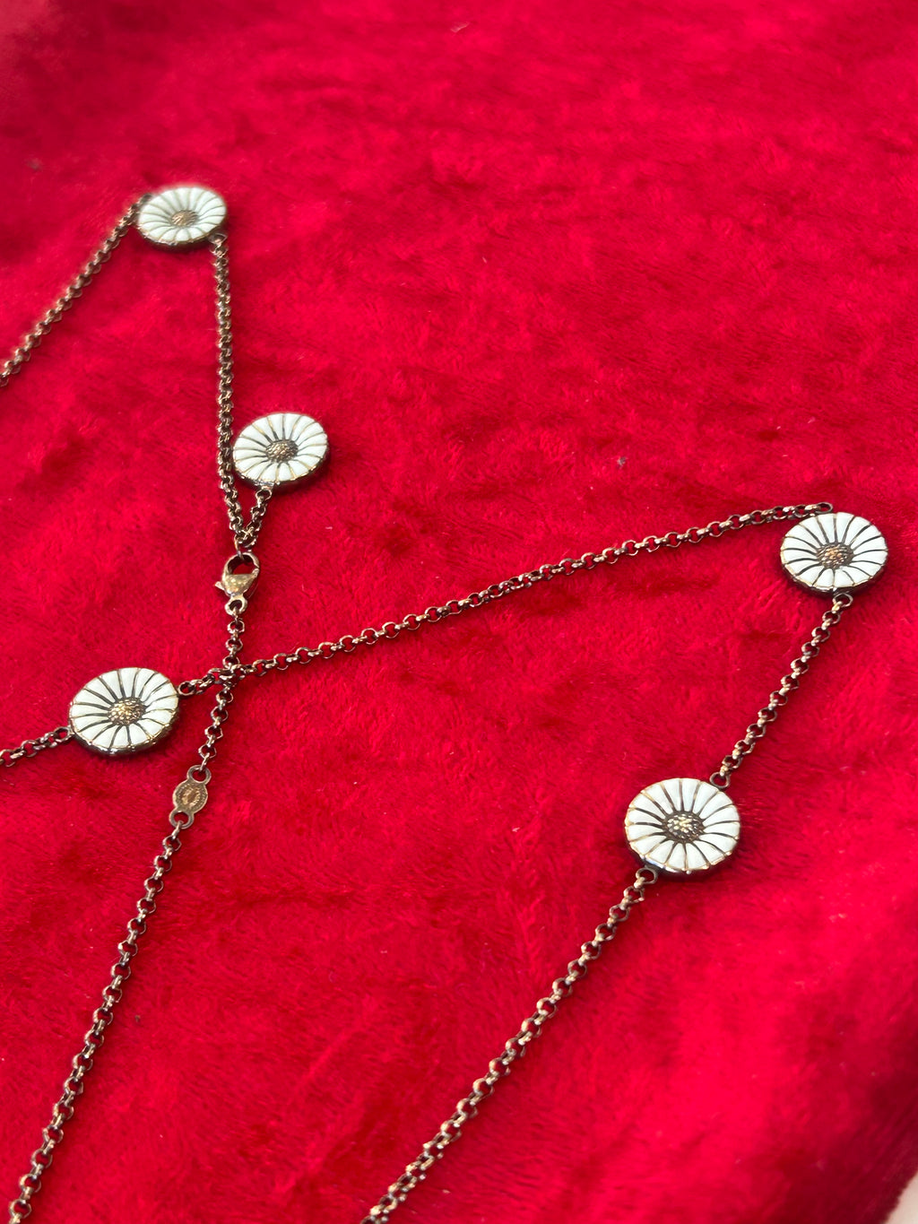 Georg Jensen Daisy sautoir halskæde med 12 margueritter – 97 cm