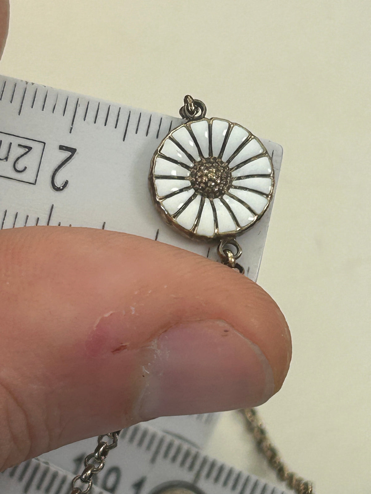 Georg Jensen Daisy sautoir halskæde med 12 margueritter – 97 cm