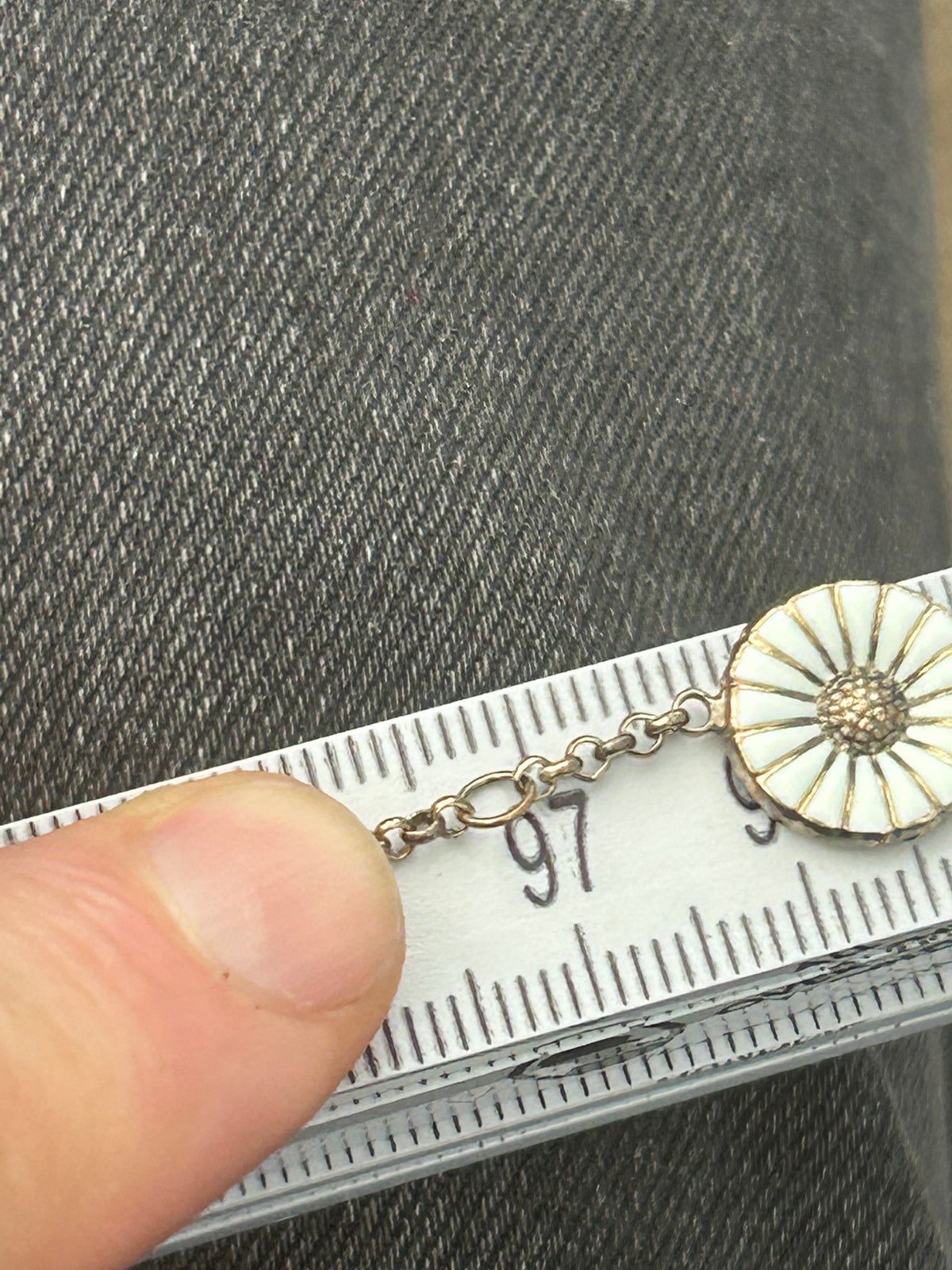 Georg Jensen Daisy sautoir halskæde med 12 margueritter – 97 cm