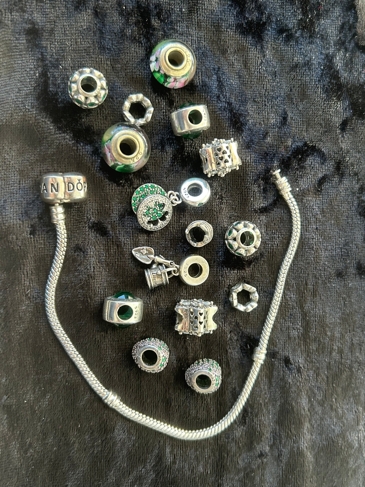 Pandora sølvarmbånd med 15 charms – ALE 925