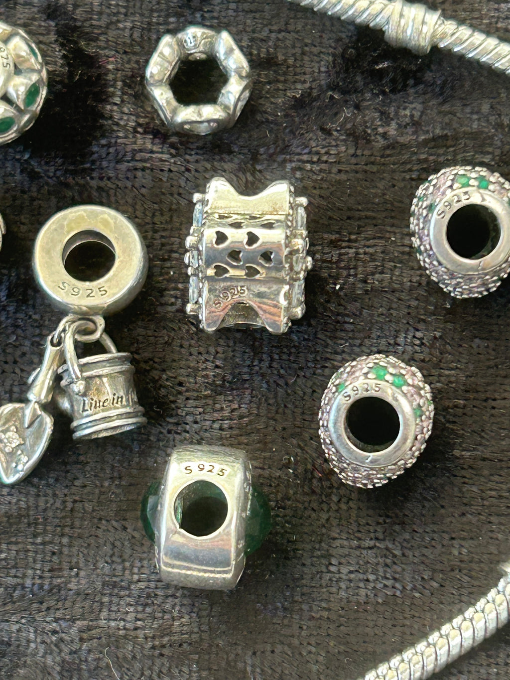 Pandora sølvarmbånd med 15 charms – ALE 925