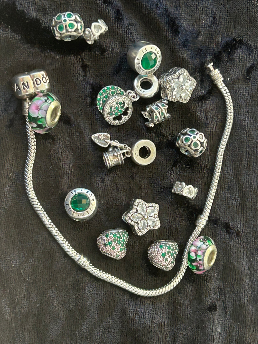 Pandora sølvarmbånd med 15 charms – ALE 925