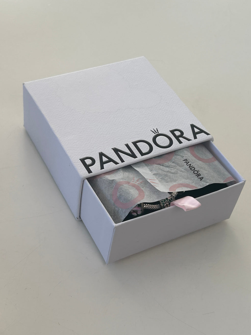 Pandora sølvarmbånd med 15 charms – ALE 925
