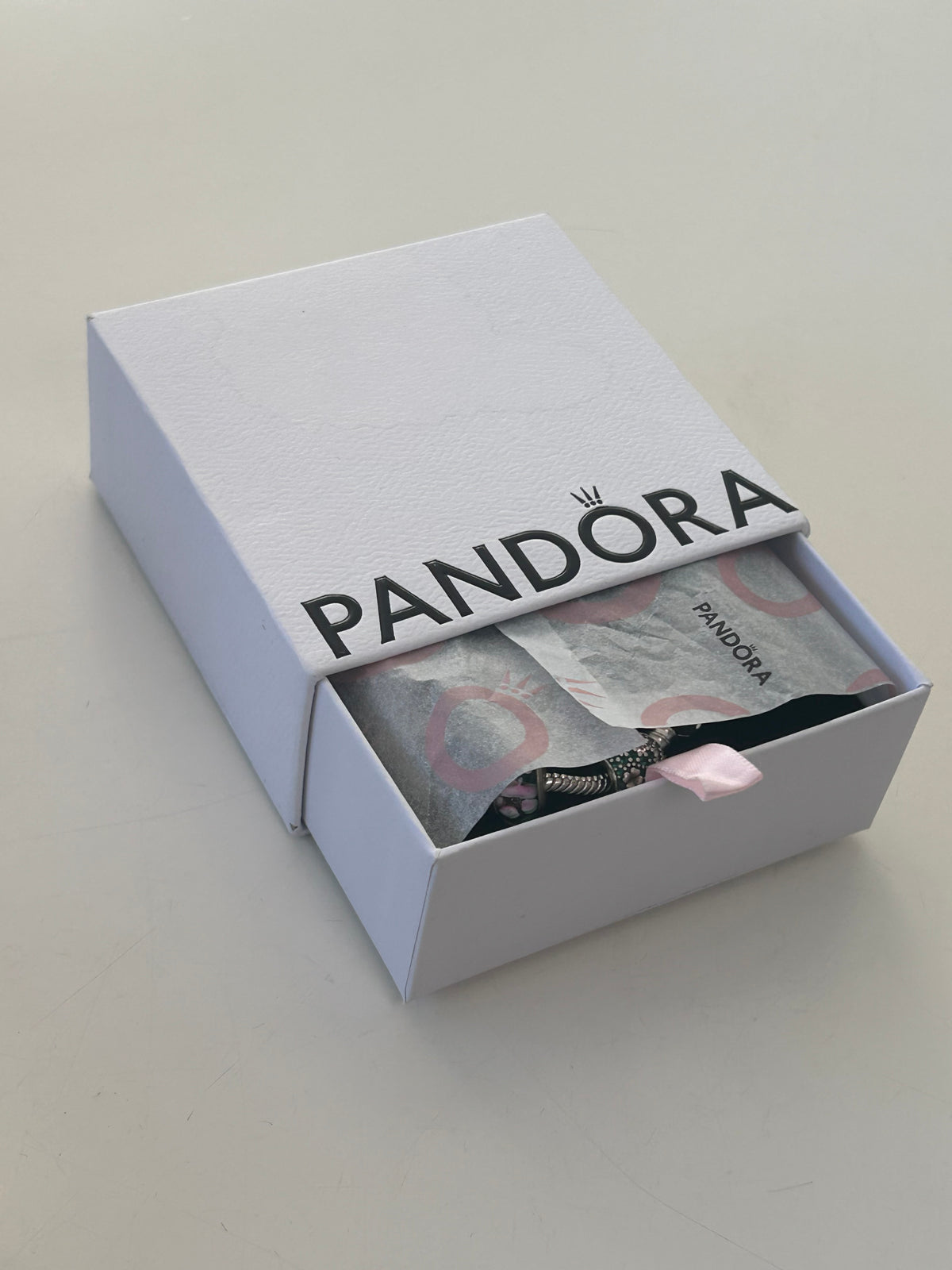 Pandora sølvarmbånd med 15 charms – ALE 925