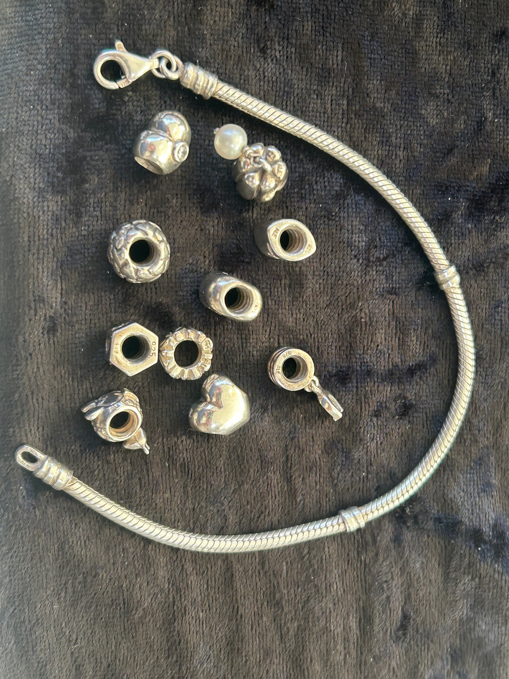Pandora sølvarmbånd med 10 charms – ALE 925
