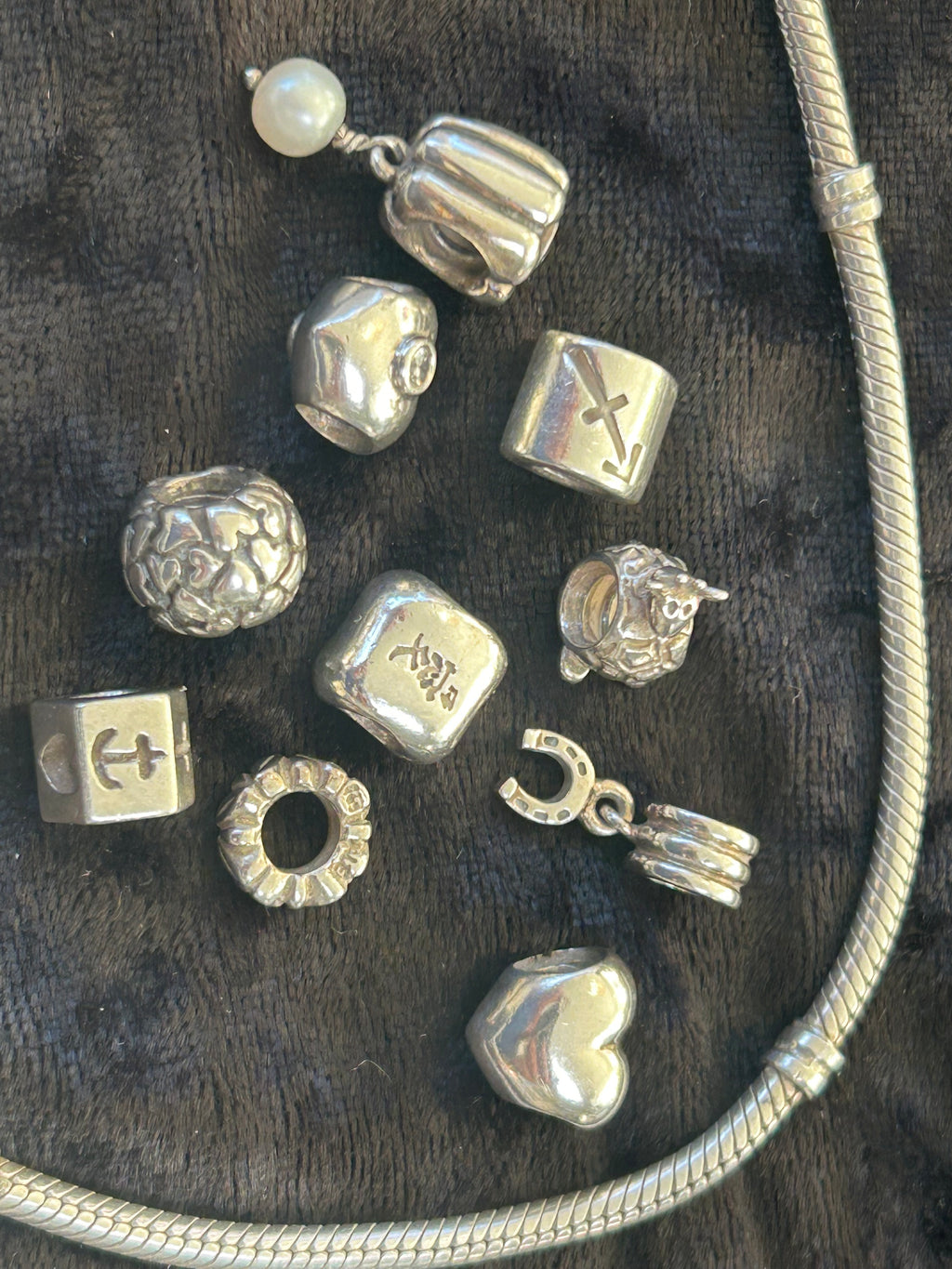 Pandora sølvarmbånd med 10 charms – ALE 925