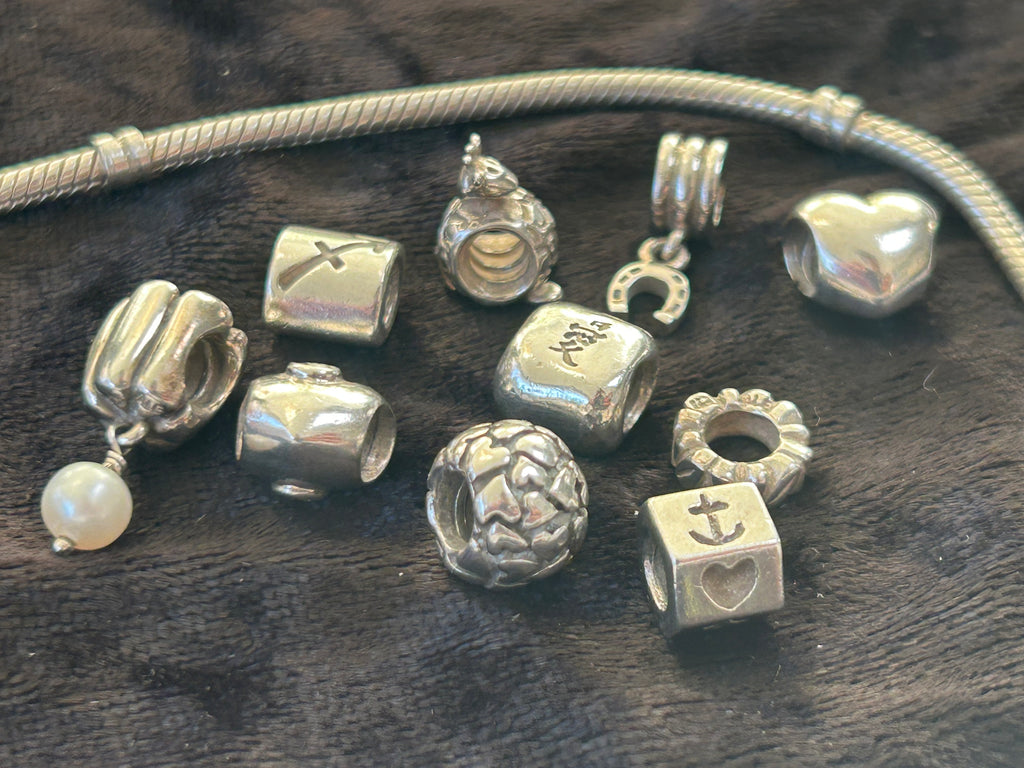 Pandora sølvarmbånd med 10 charms – ALE 925