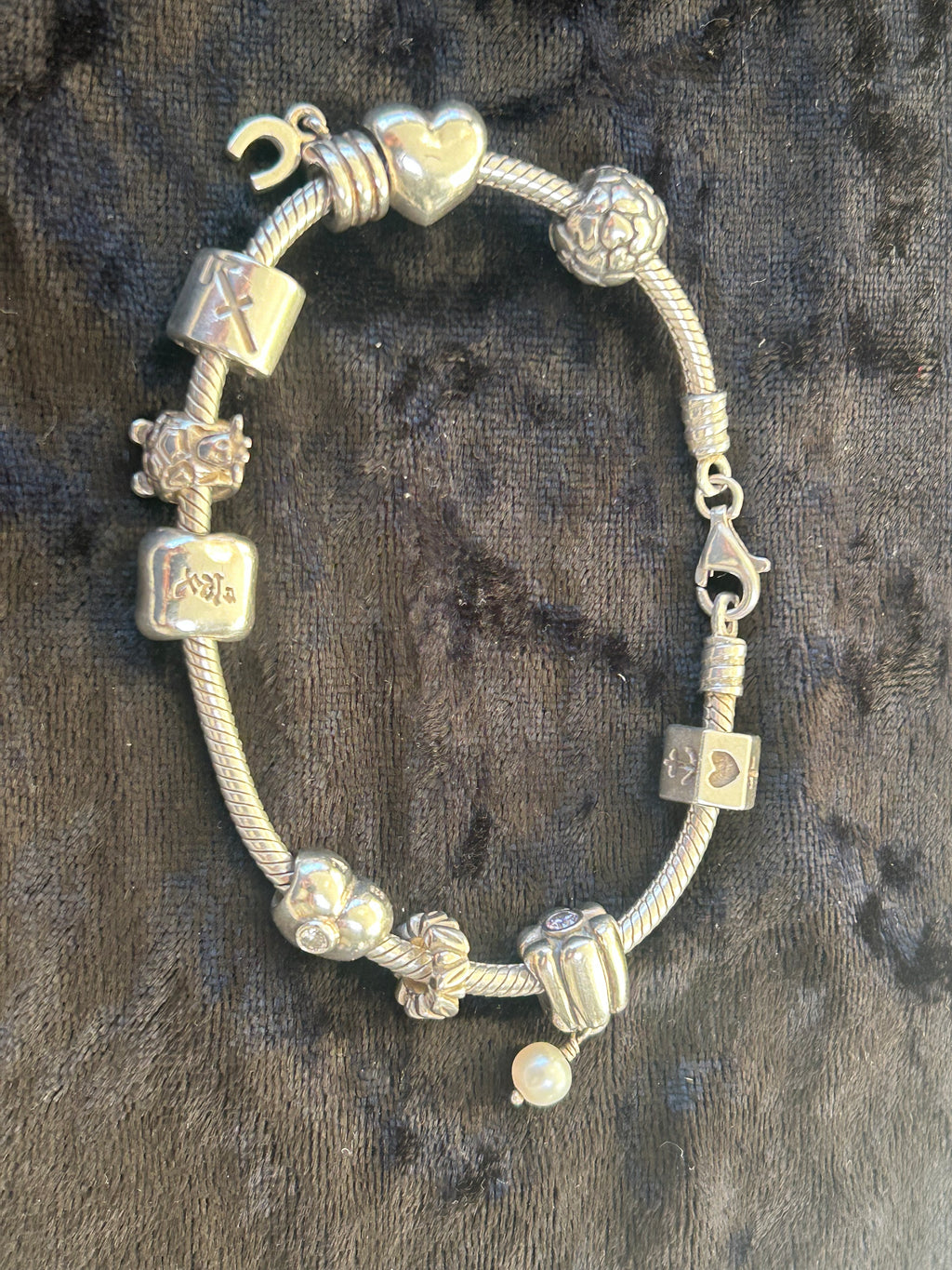 Pandora sølvarmbånd med 10 charms – ALE 925