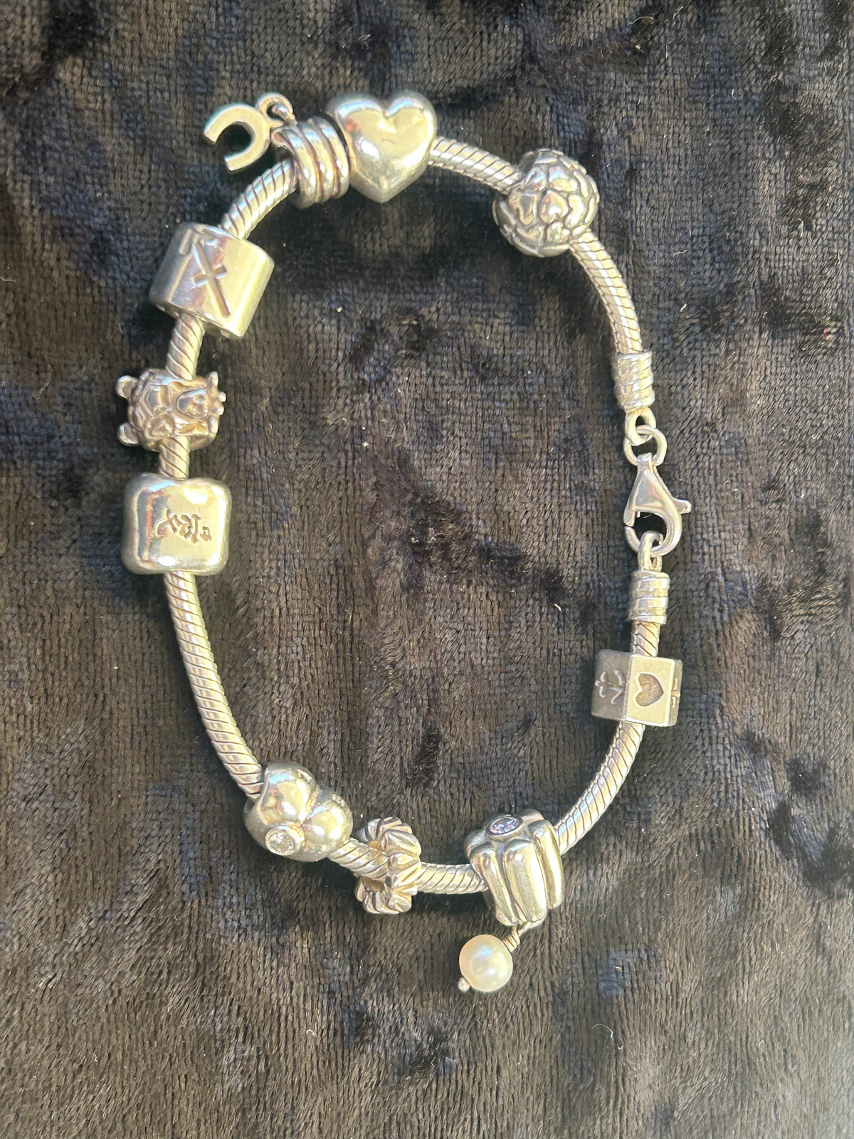 Pandora sølvarmbånd med 10 charms – ALE 925