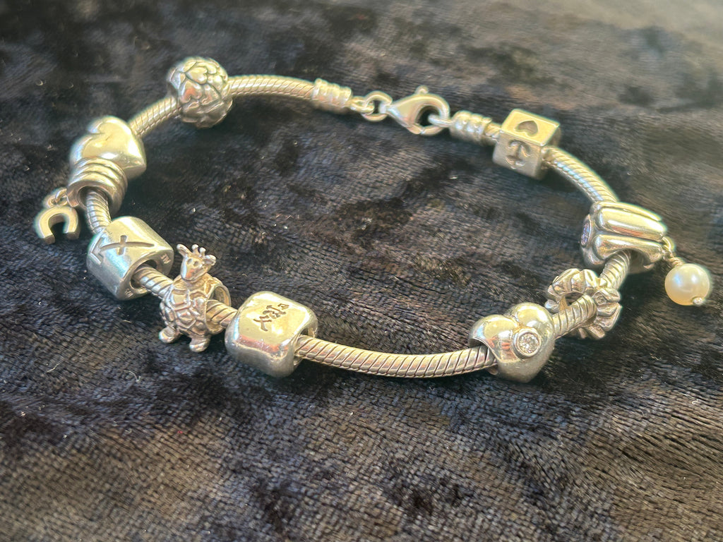 Pandora sølvarmbånd med 10 charms – ALE 925