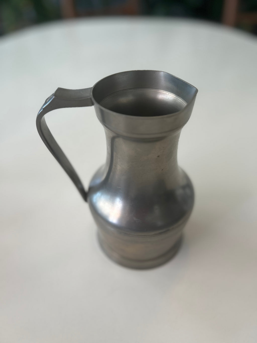 Ældre A.P.G.-stemplet kande i tin/pewter – GEVLOT – 19 cm - billede 3
