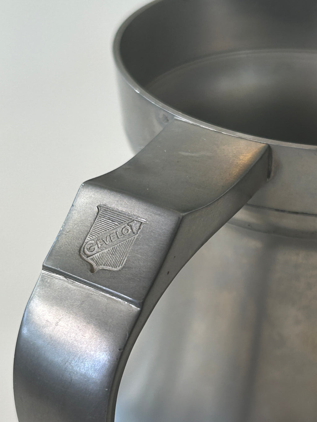 Ældre A.P.G.-stemplet kande i tin/pewter – GEVLOT – 19 cm - billede 8