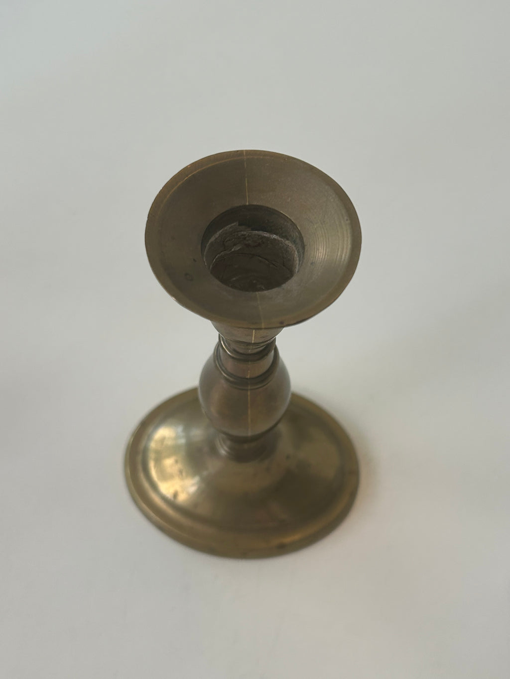 Ældre lysestage i messing – balusterform med rund fod – 18,5 cm - billede 5