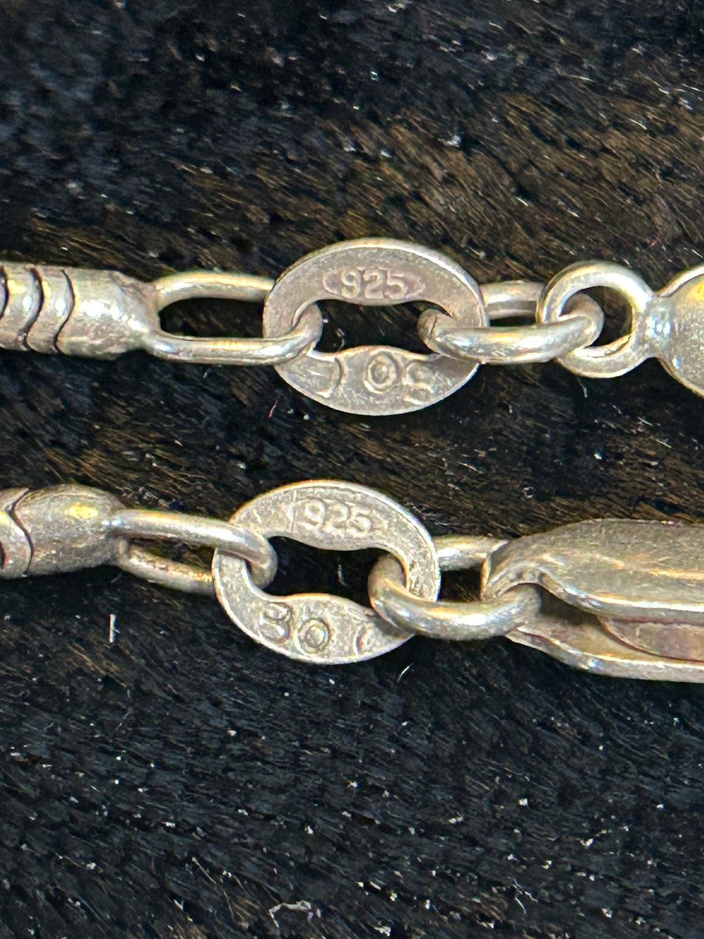 Smykkesæt i sterlingsølv – halskæde og armbånd med sølvperler