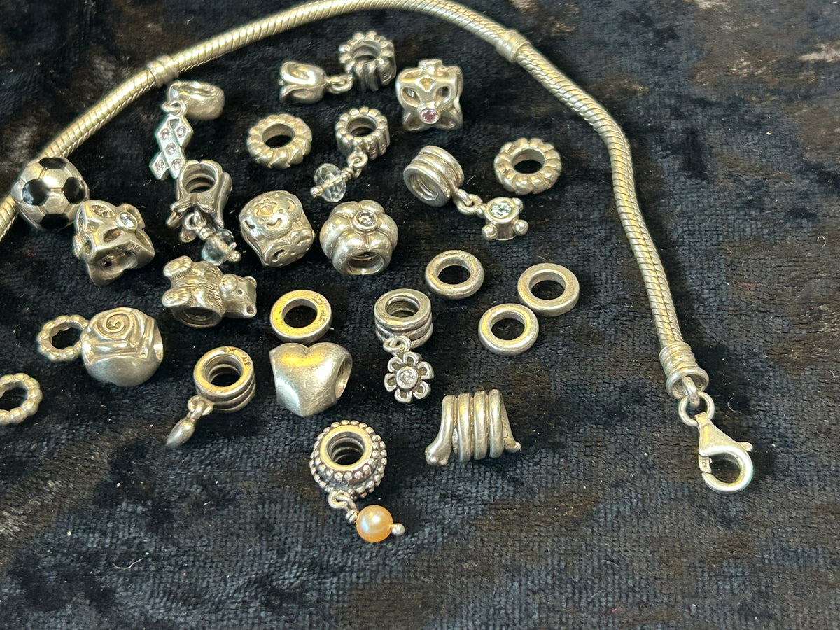 Pandora sølvarmbånd med 25 charms – ALE 925, 68 g