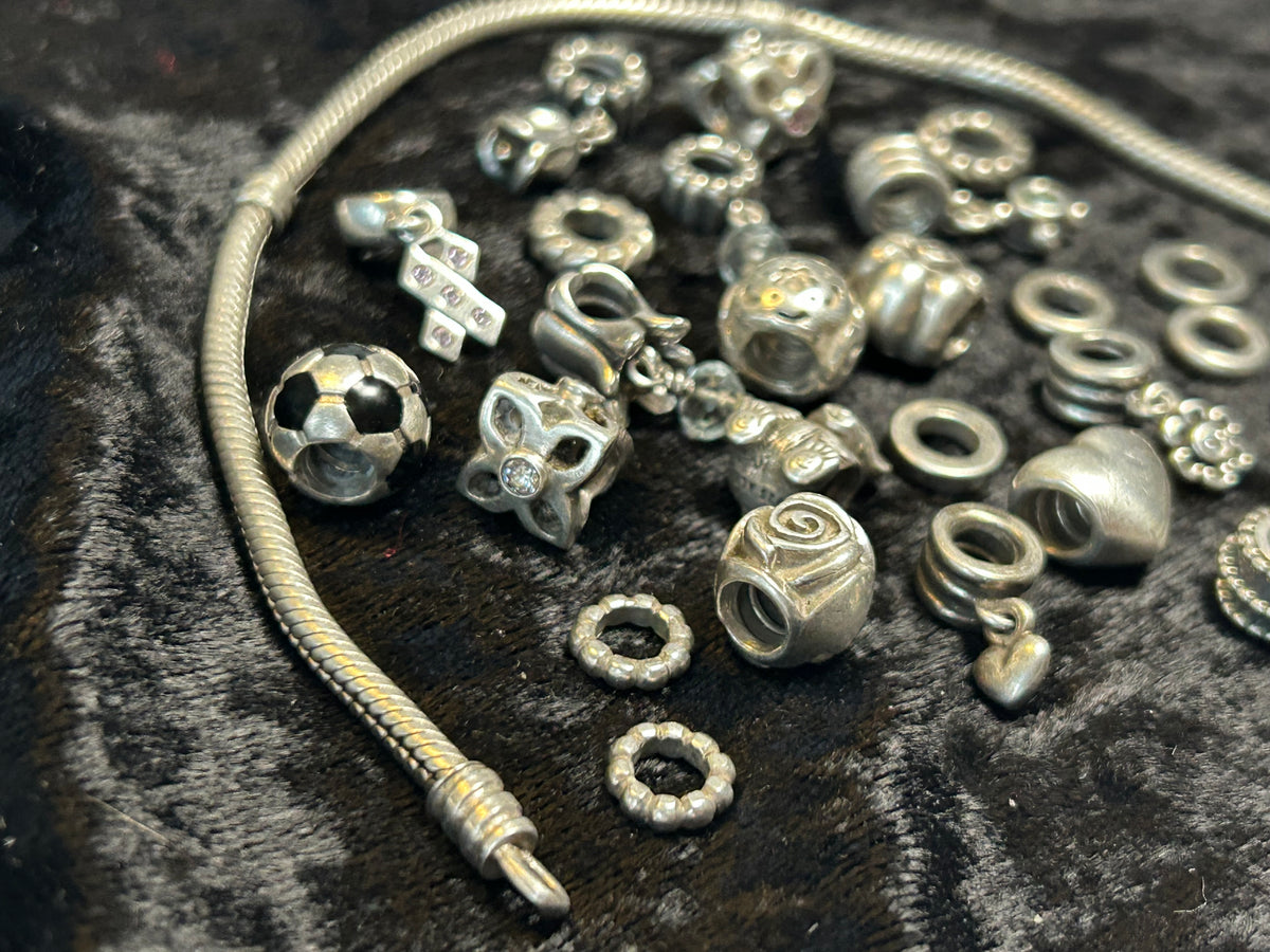 Pandora sølvarmbånd med 25 charms – ALE 925, 68 g