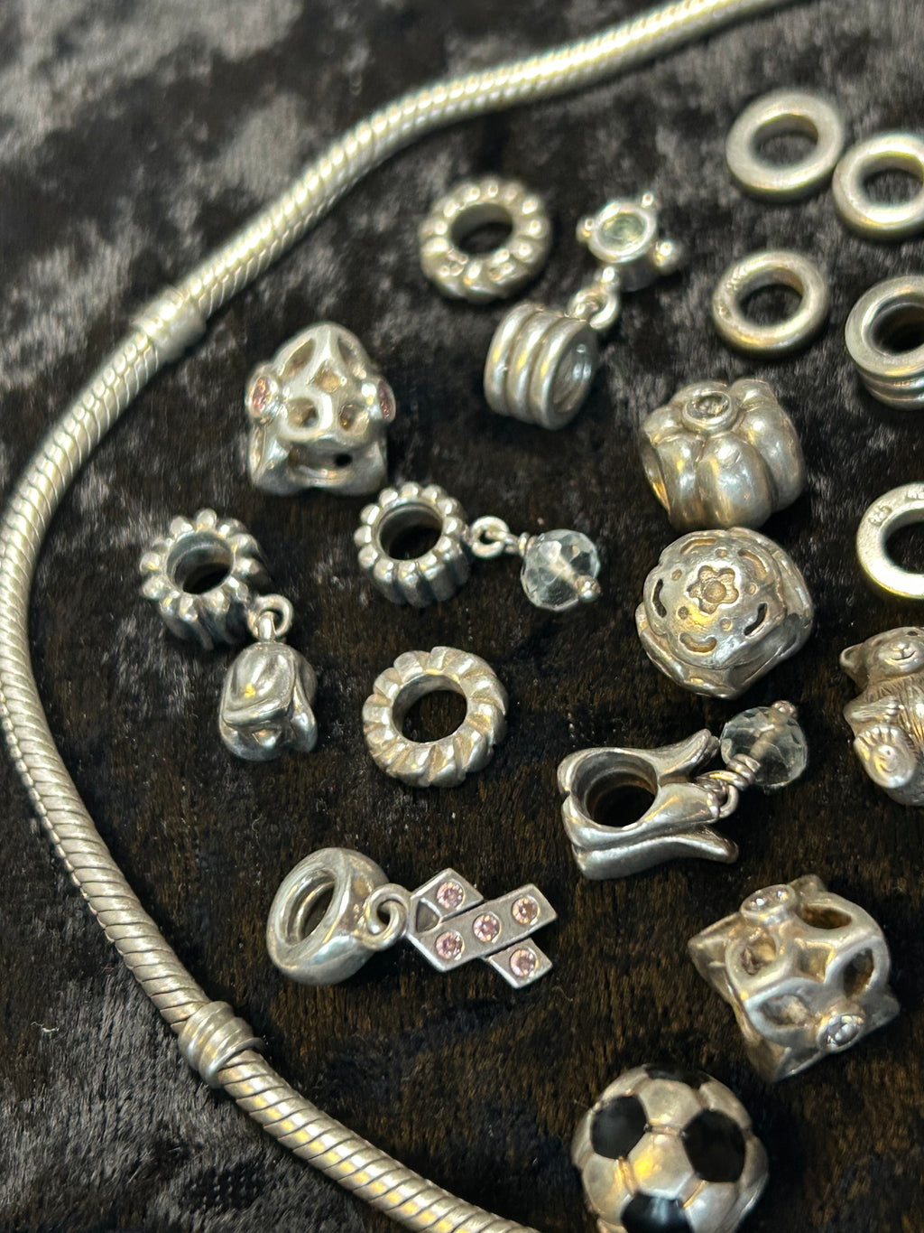 Pandora sølvarmbånd med 25 charms – ALE 925, 68 g