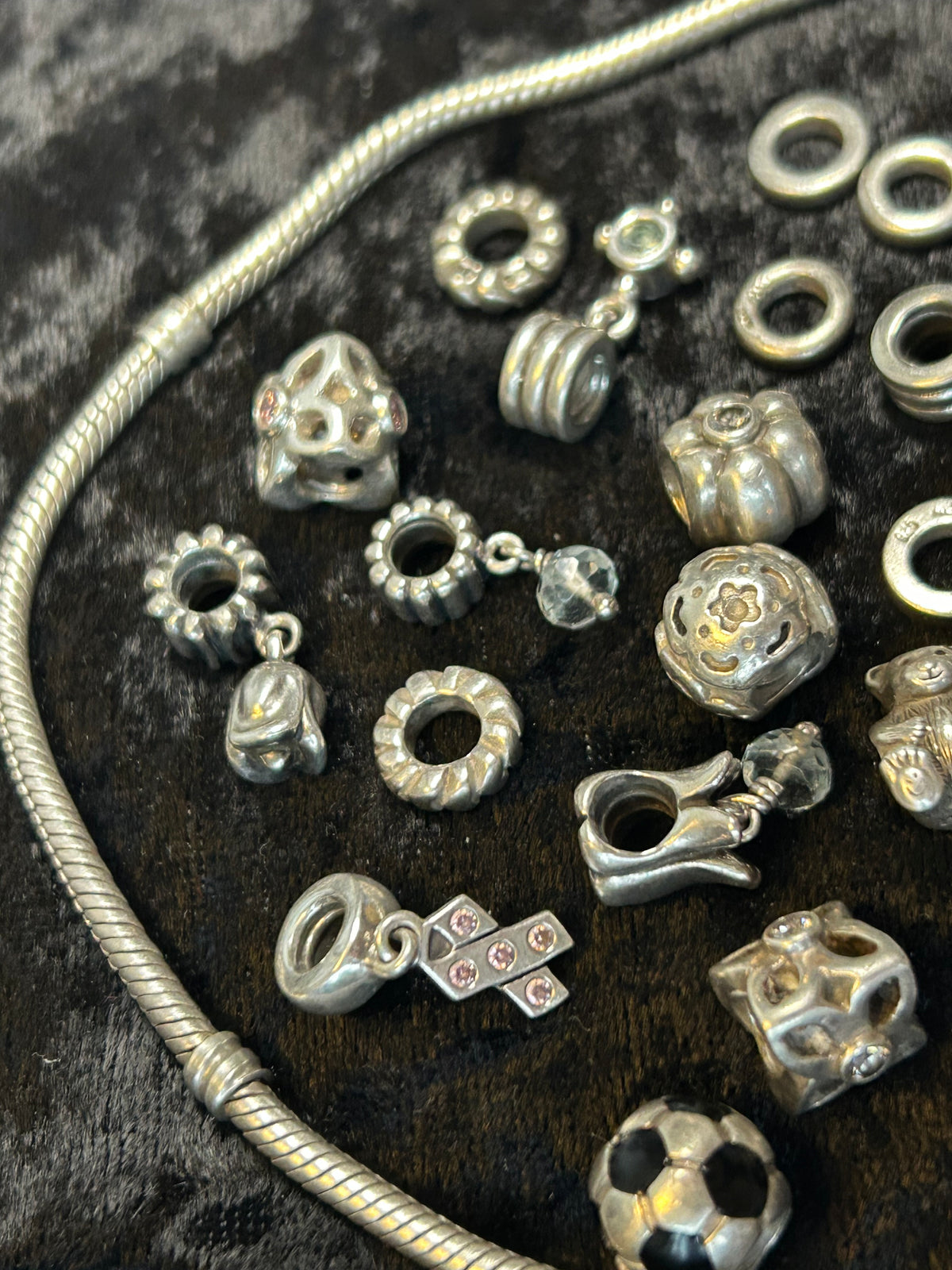 Pandora sølvarmbånd med 25 charms – ALE 925, 68 g