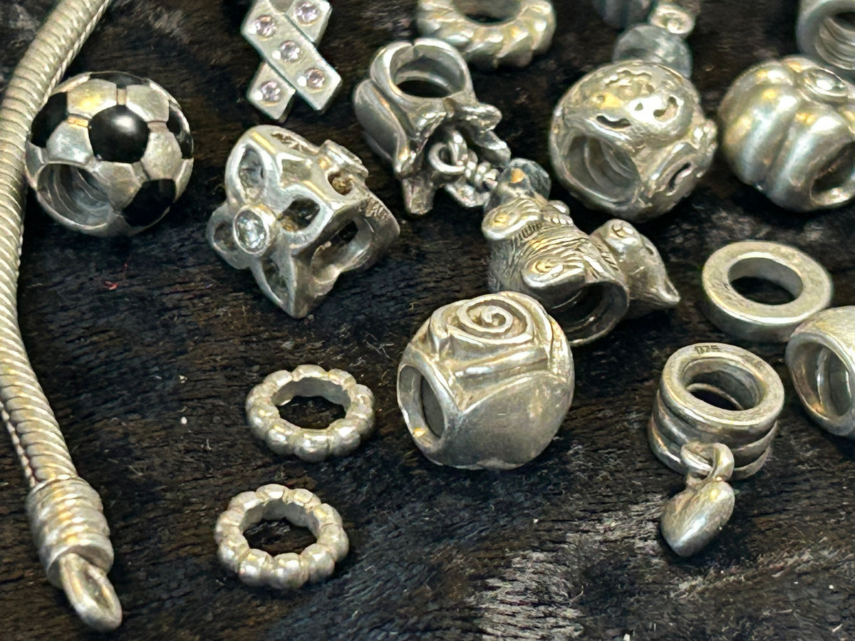 Pandora sølvarmbånd med 25 charms – ALE 925, 68 g
