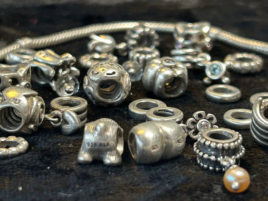 Pandora sølvarmbånd med 25 charms – ALE 925, 68 g