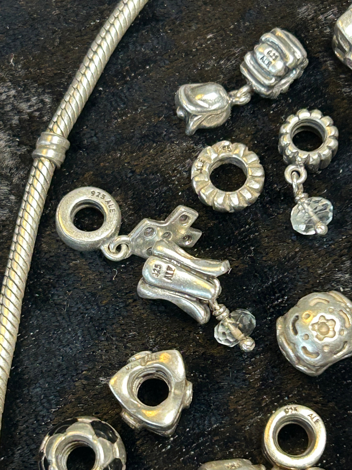 Pandora sølvarmbånd med 25 charms – ALE 925, 68 g
