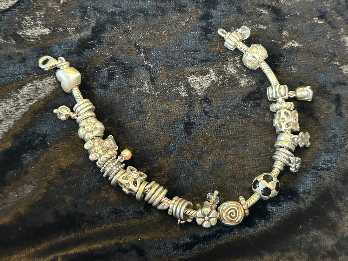 Pandora sølvarmbånd med 25 charms – ALE 925, 68 g