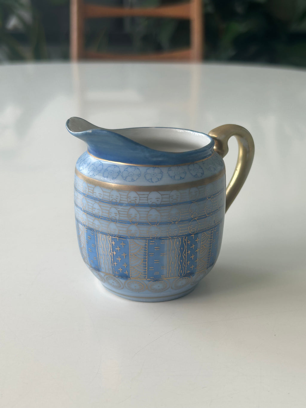 Vintage japansk flødekande i Satsuma-stil – lyseblå og guld – 7,5 cm - billede 1