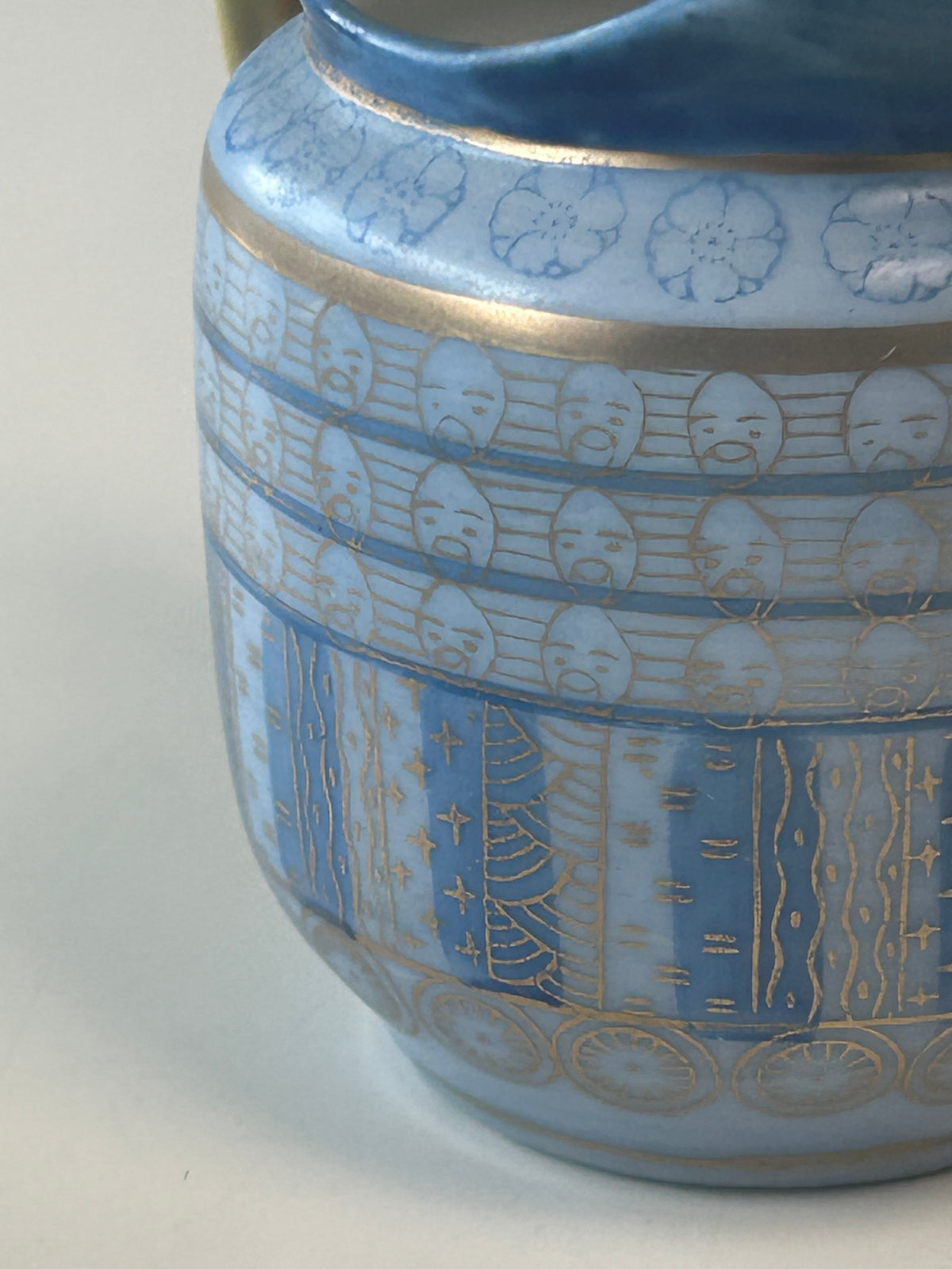 Vintage japansk flødekande i Satsuma-stil – lyseblå og guld – 7,5 cm - billede 12