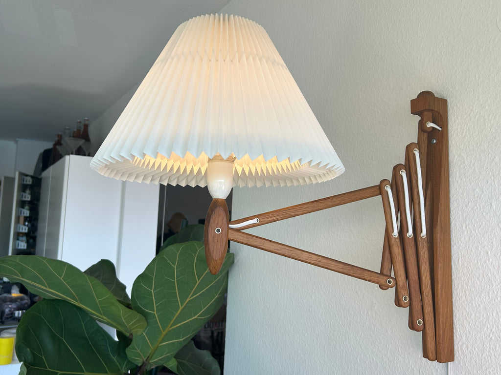 Le Klint Sax model 332/234 væglampe – røget eg – skærm 2/25 - billede 1