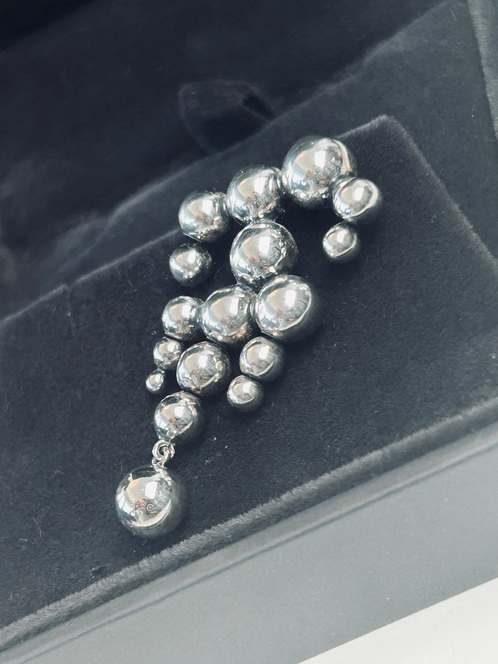 1 stk. Georg Jensen Moonlight Grapes Large Chandelier ørering – sterling sølv – ca. 37 mm
